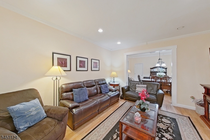 402 Davis Ave