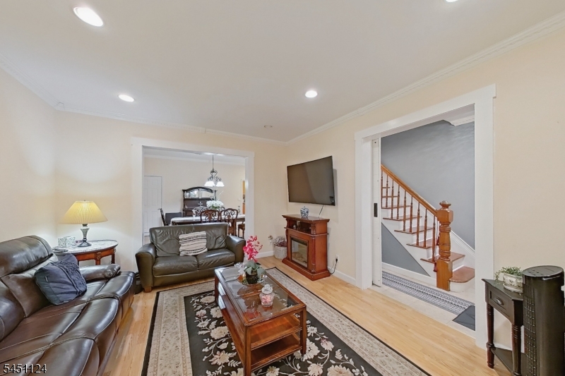 402 Davis Ave