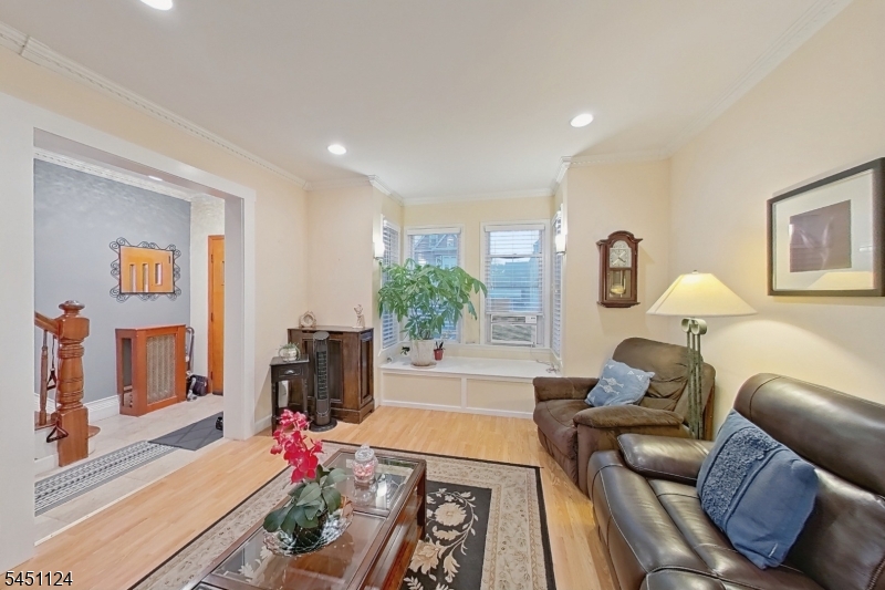 402 Davis Ave