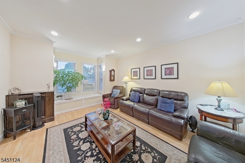402 Davis Ave