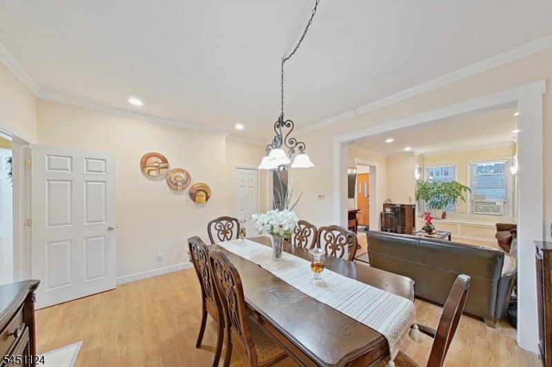 402 Davis Ave