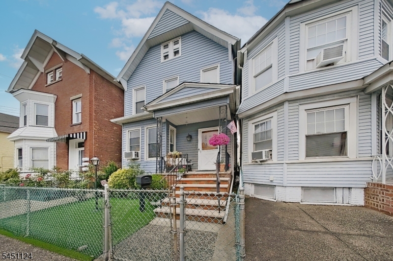 402 Davis Ave