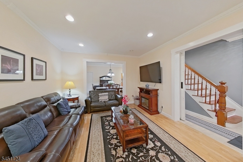 402 Davis Ave