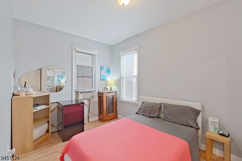402 Davis Ave