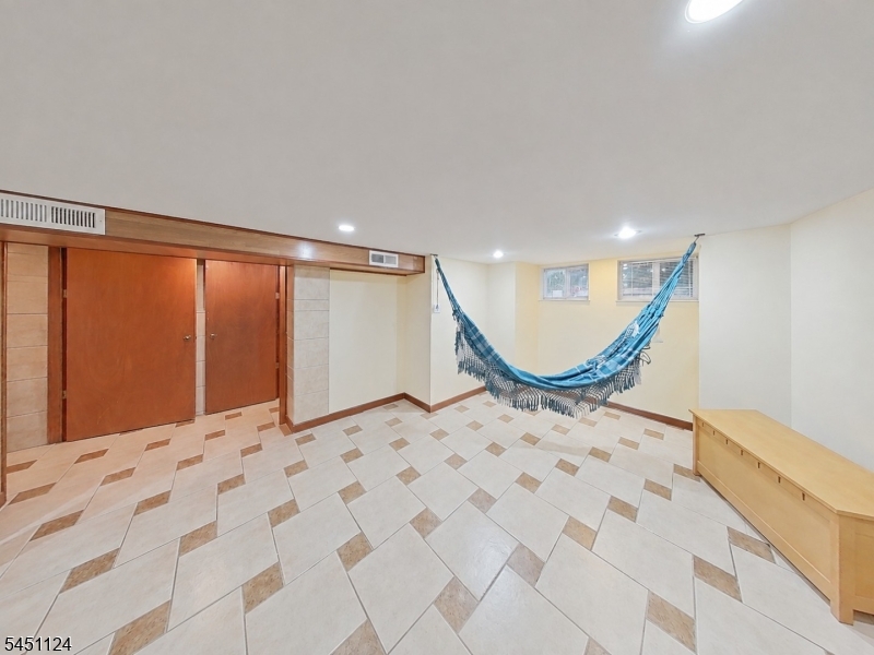 402 Davis Ave