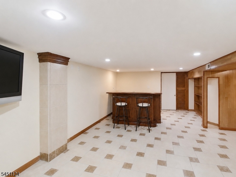 402 Davis Ave
