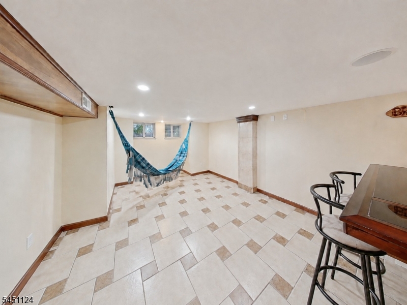 402 Davis Ave