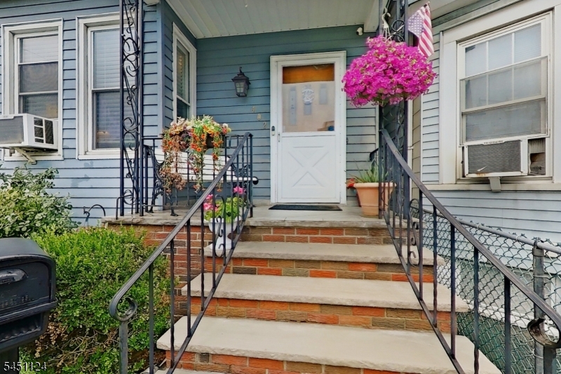 402 Davis Ave