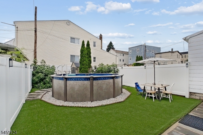 402 Davis Ave