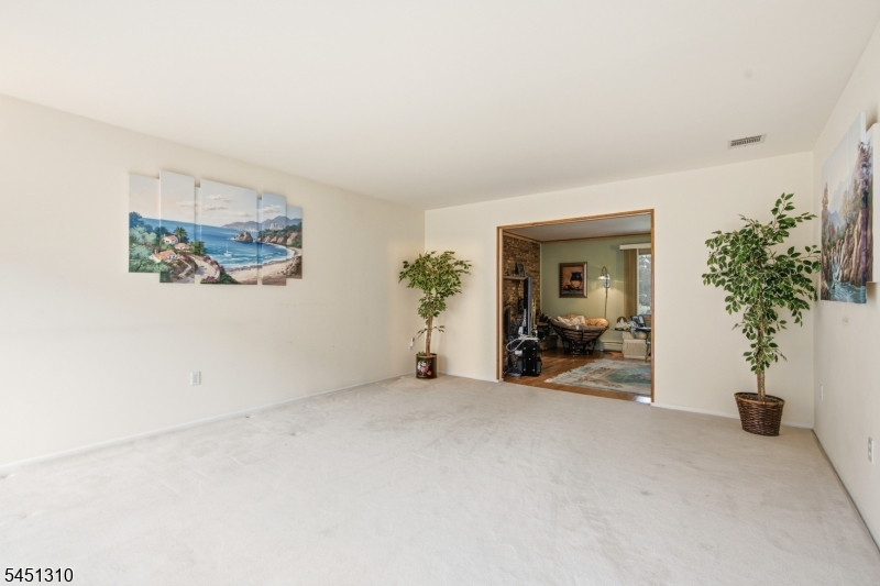 37 Continental Rd