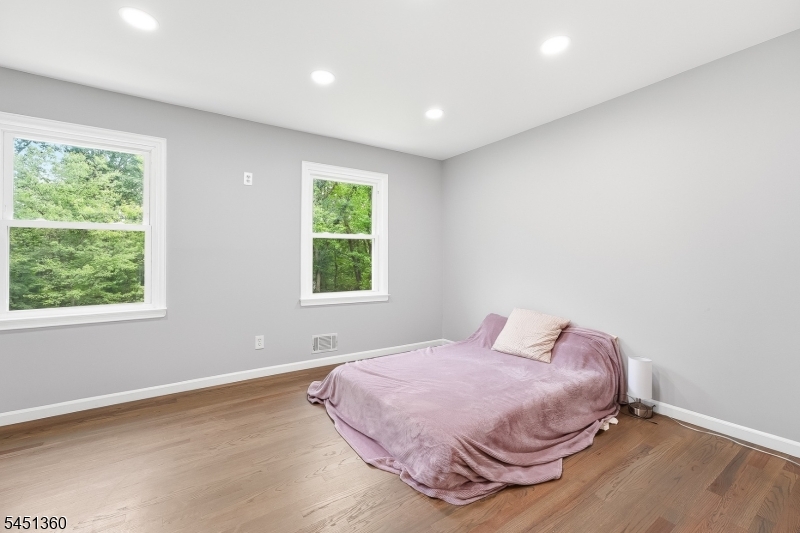 75 Waterloo Rd
