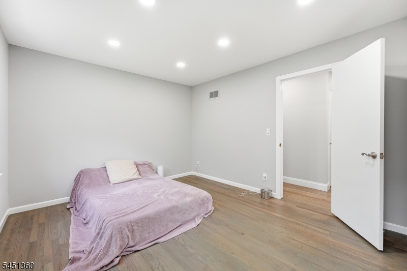 75 Waterloo Rd