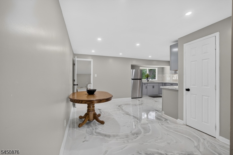 701 W Park Ave