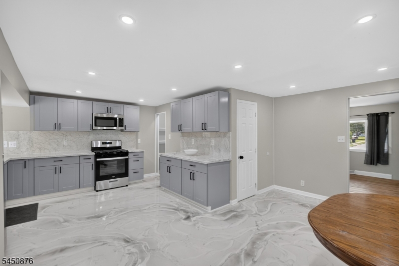 701 W Park Ave