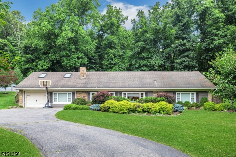112 E Valley Brook Rd