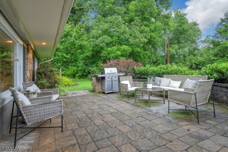 112 E Valley Brook Rd