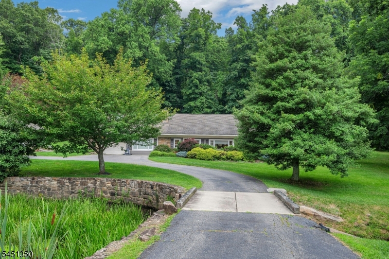 112 E Valley Brook Rd