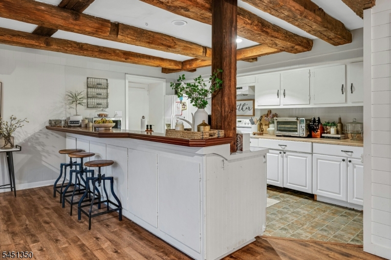 112 E Valley Brook Rd