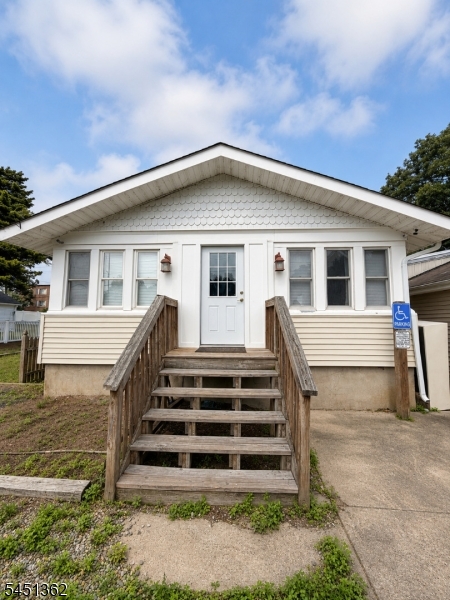 332 E Main St