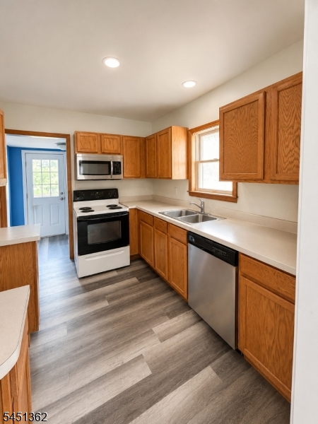 332 E Main St