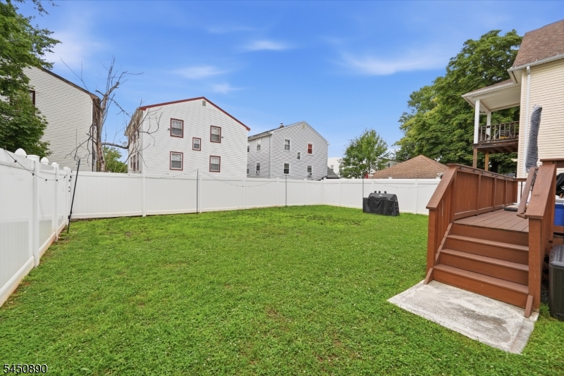 1305 E Henry St