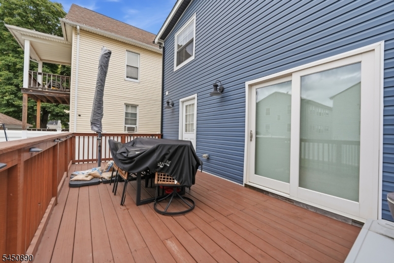 1305 E Henry St