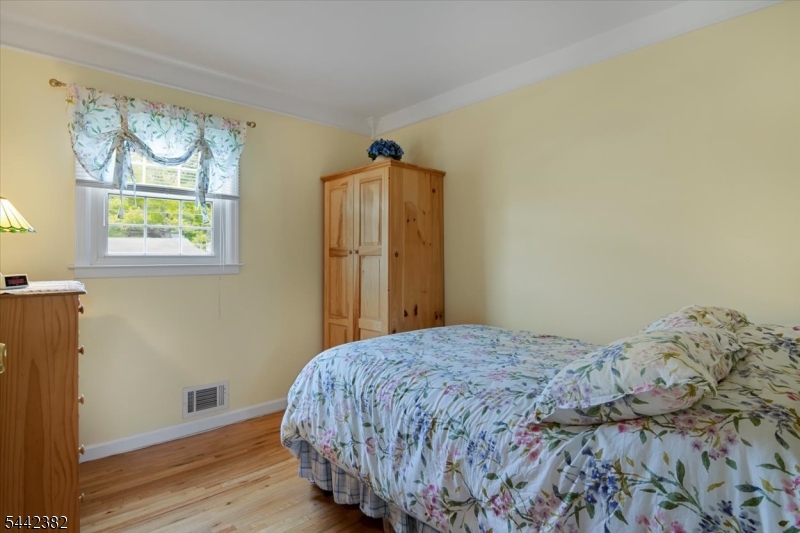 18 Henry St