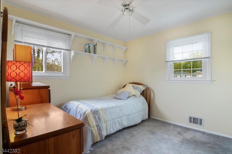 18 Henry St