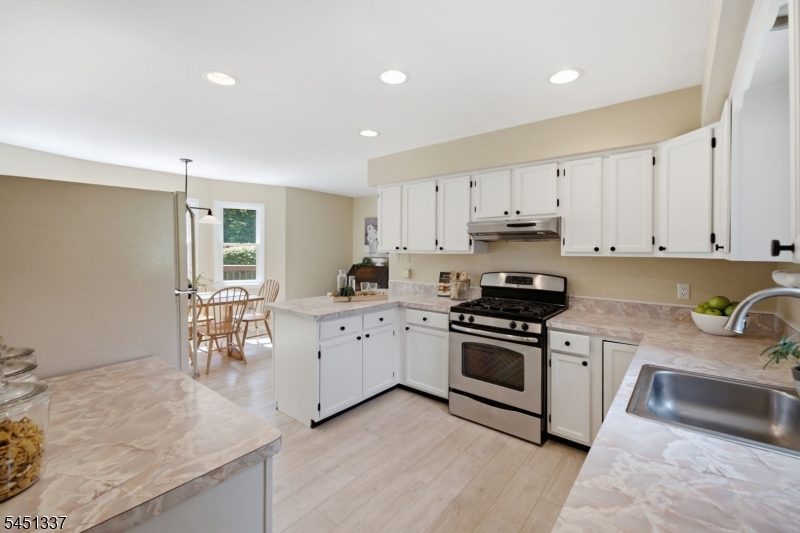 3 Brown Ct
