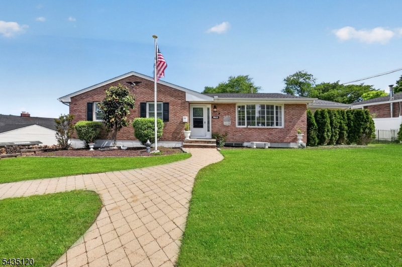 840 Lopatcong St