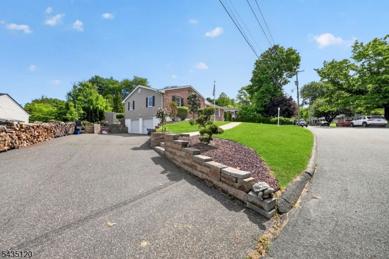 840 Lopatcong St