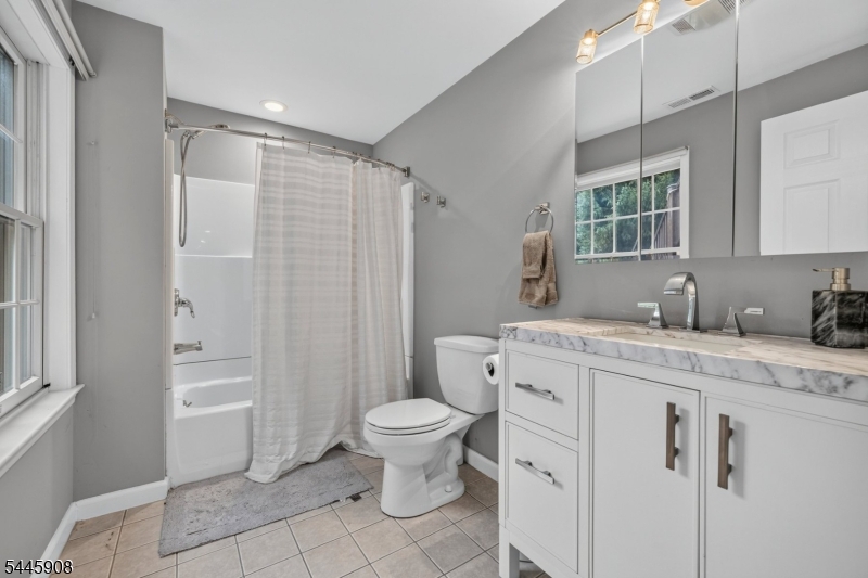 53 Highwood Rd