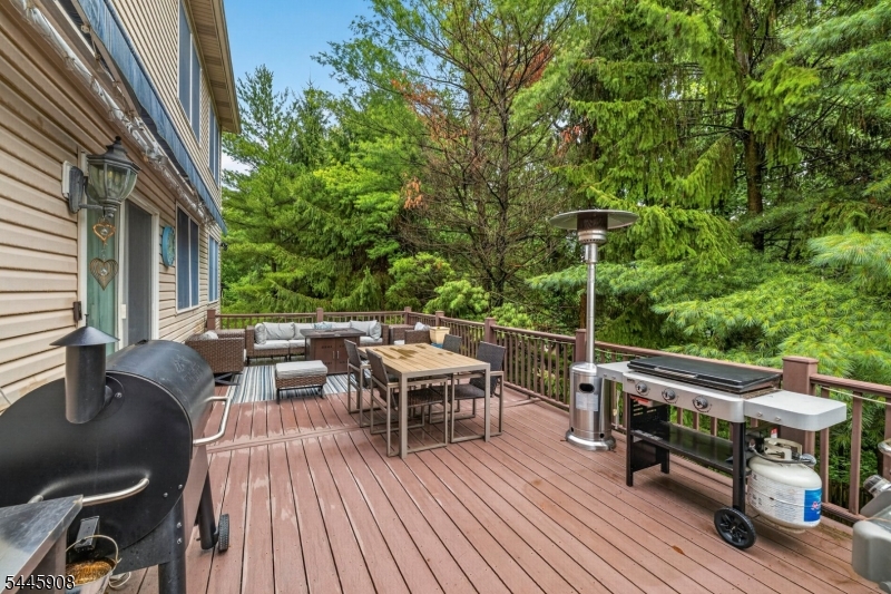 53 Highwood Rd