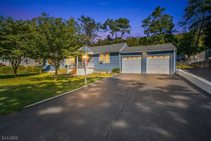 54 Oslo Dr