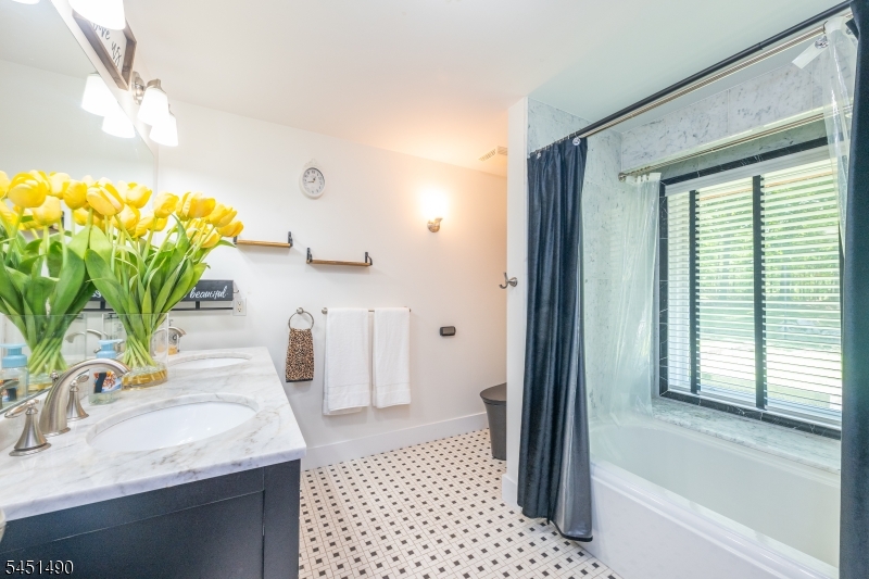111 Ballantine Rd