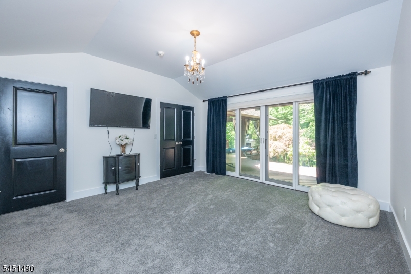 111 Ballantine Rd