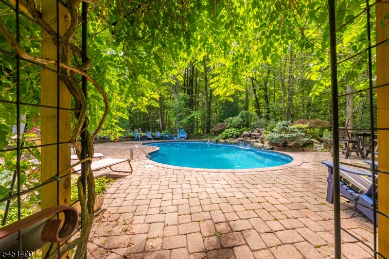 111 Ballantine Rd