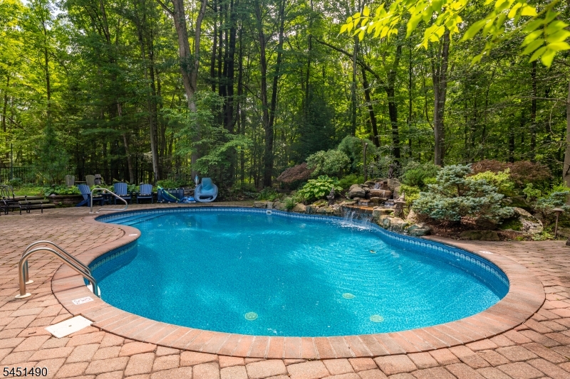 111 Ballantine Rd