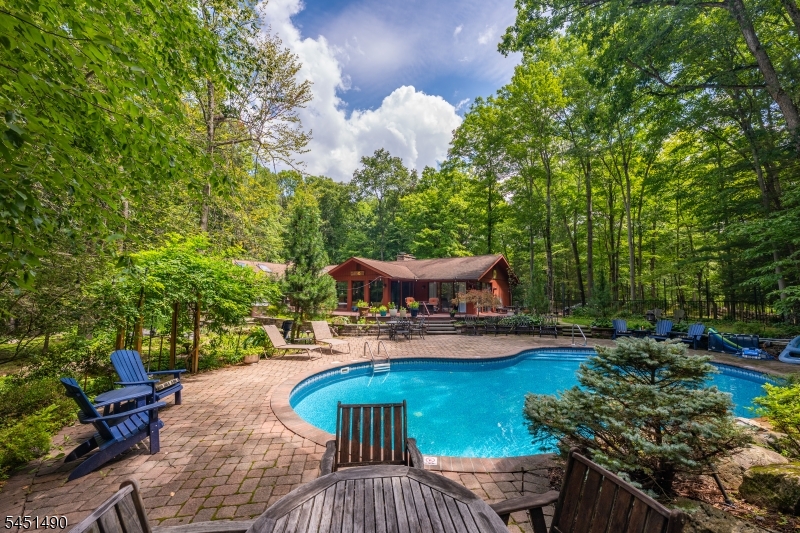 111 Ballantine Rd