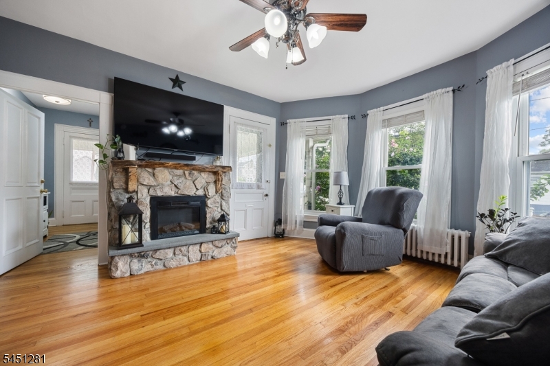 21 N Lincoln Ave