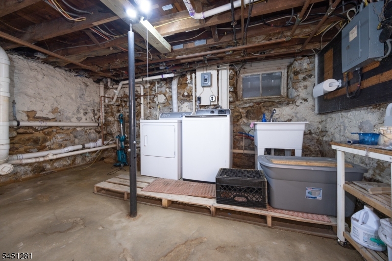 21 N Lincoln Ave