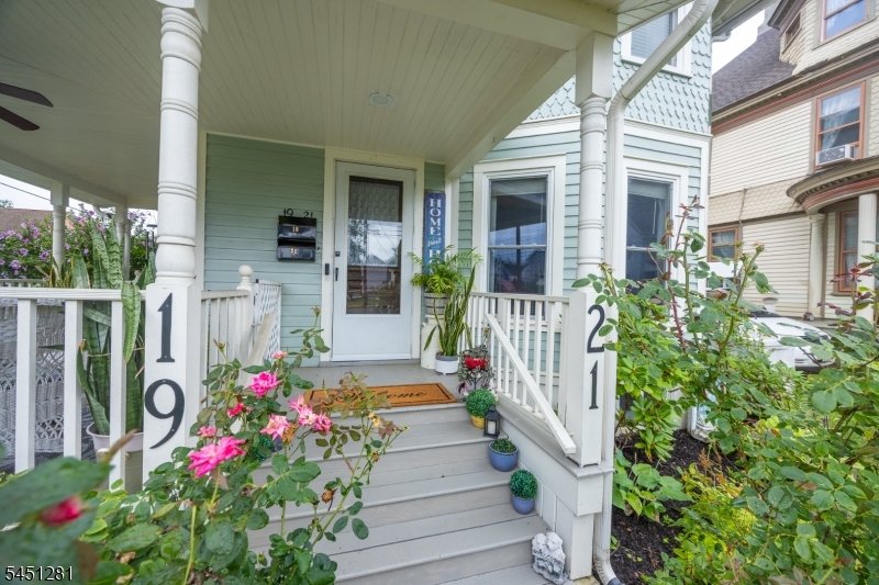 21 N Lincoln Ave