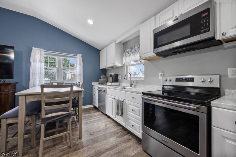 21 N Lincoln Ave