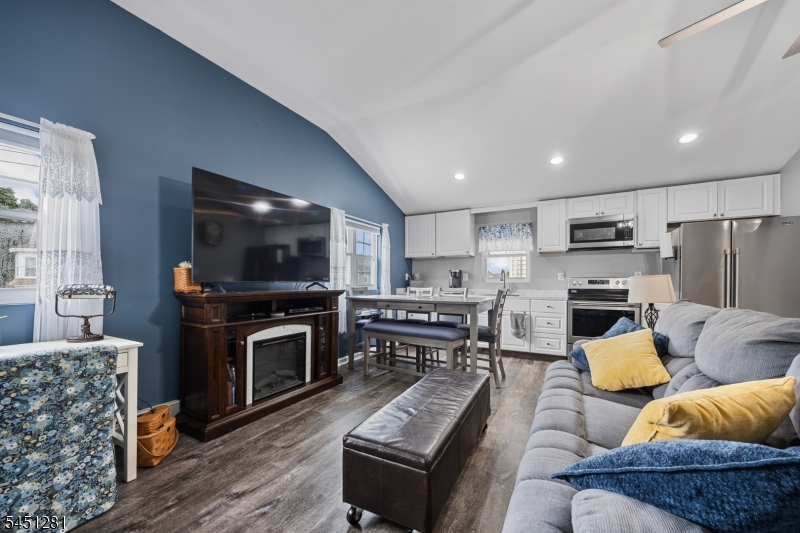 21 N Lincoln Ave