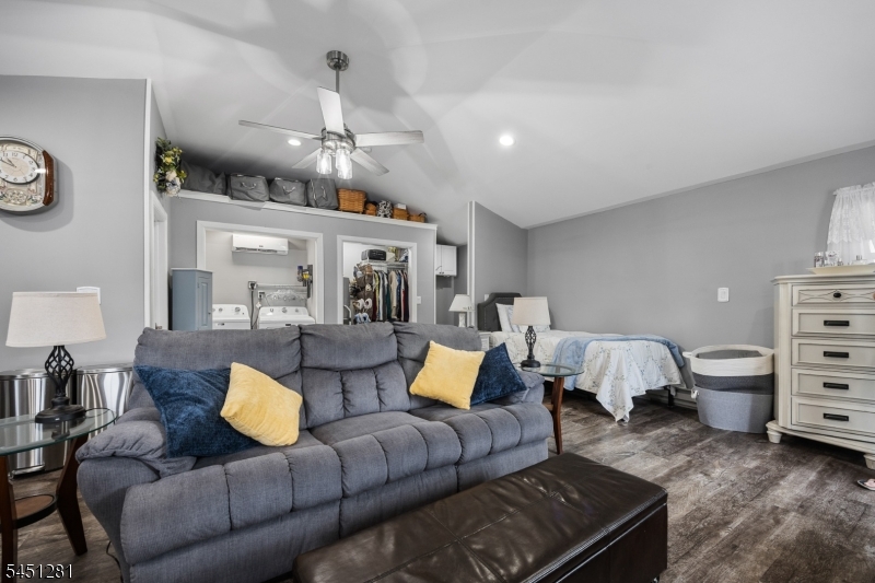 21 N Lincoln Ave