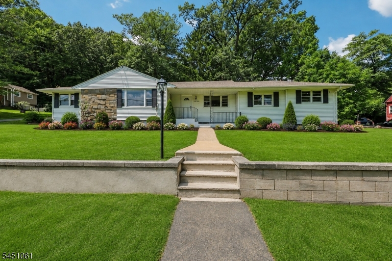 33 Lotz Ave