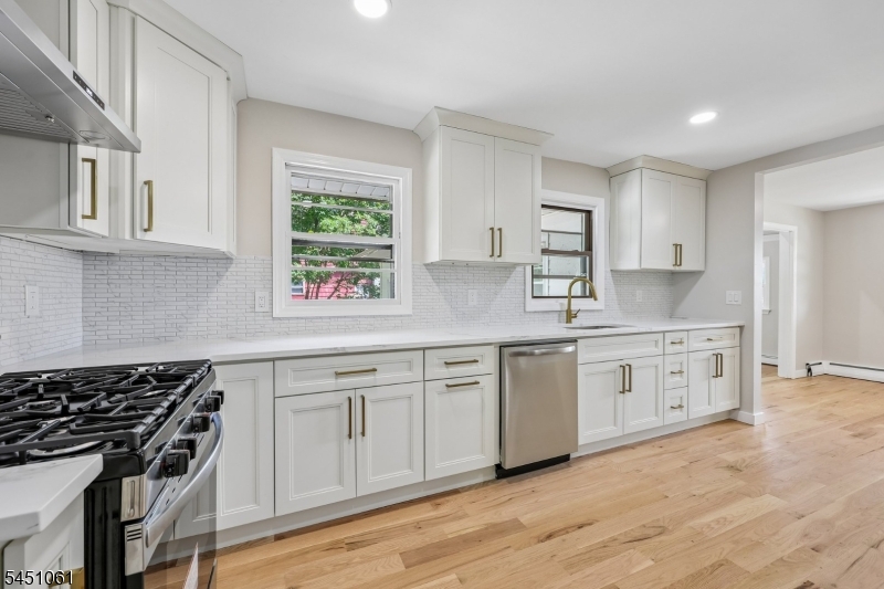 33 Lotz Ave