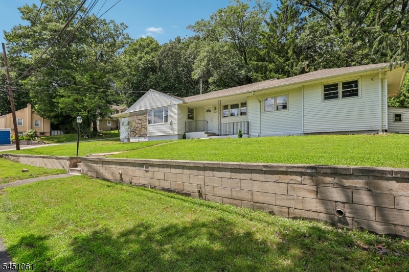33 Lotz Ave