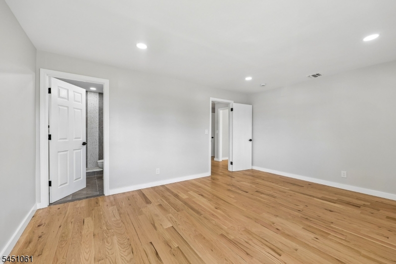 33 Lotz Ave