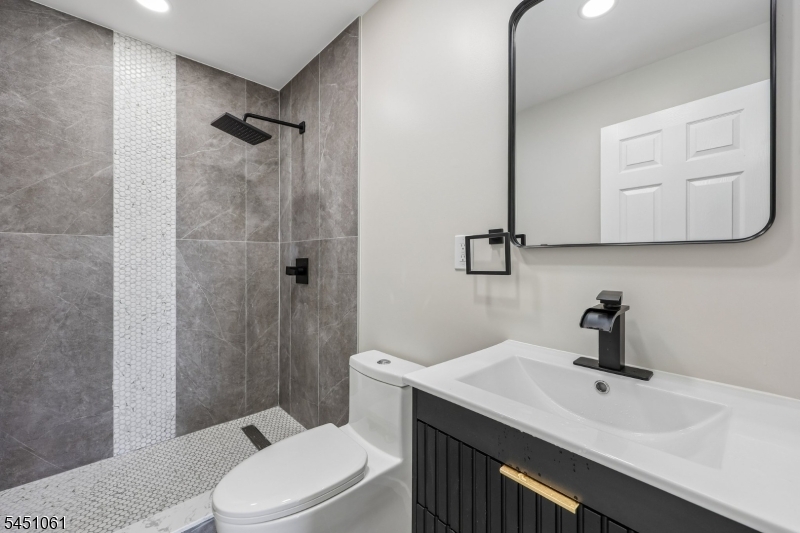 33 Lotz Ave